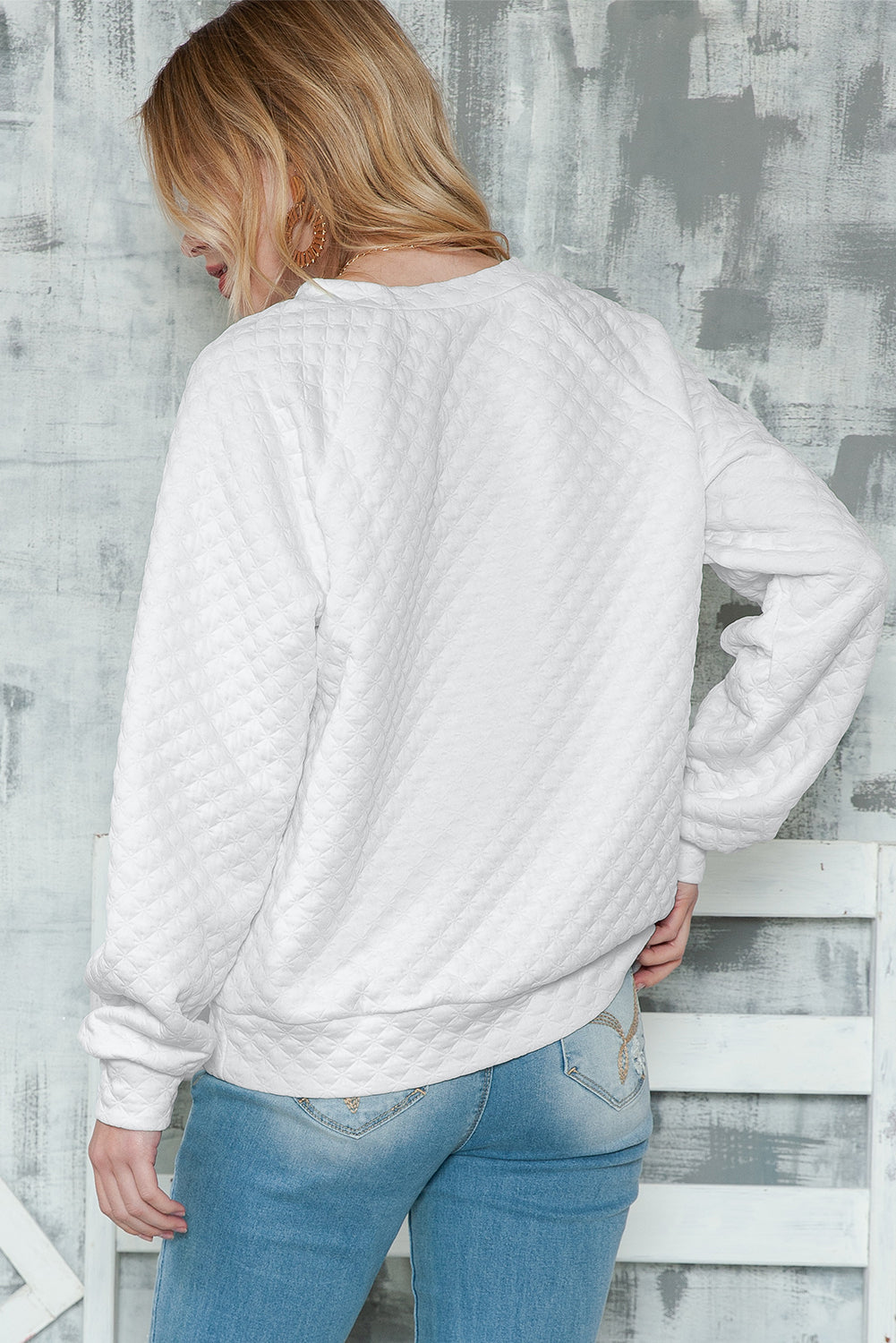 White Quilted V-Neck Solid Color Long Sleeve Top